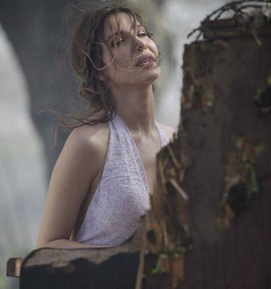 نانسي عجرم تفاجئ الجميع بصورة مع مولودتها خلال إرضاعها