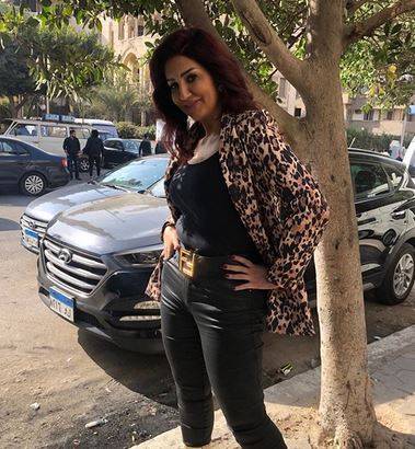 بالفيديو - وفاء عامر تسخر من نفسها.. شاهدوا ماذا حصل معها