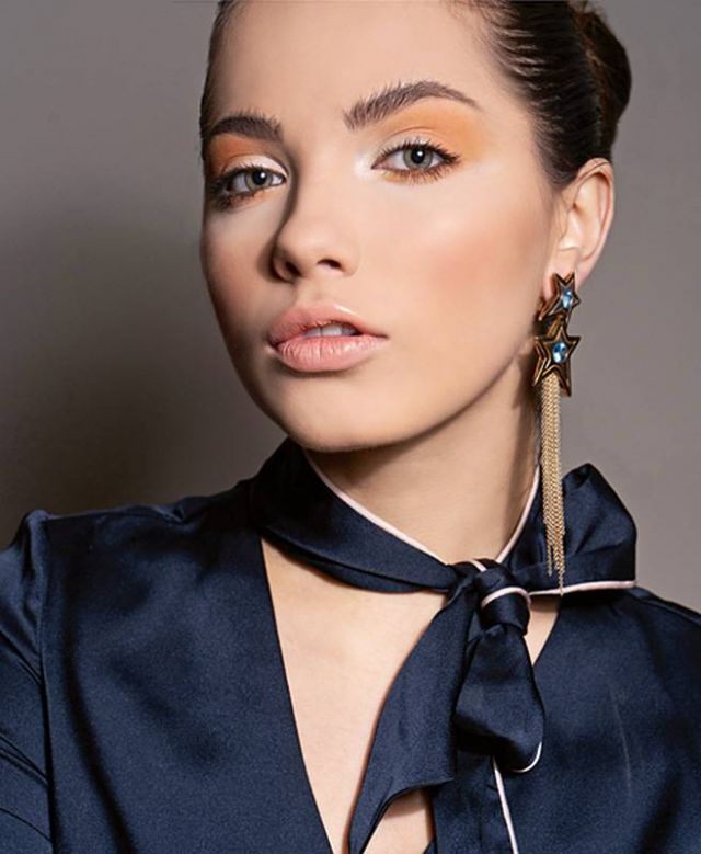 كريم الأساس Lancome Teint Idole  Ultra 24h Long Wear العينان Tom Ford Eye Quad #Nude Dip الماسكارا YSL Engravable Mascara الوجنتان Chanel Les Beiges #Medium Deep الشفتان Dior Rouge Liquid #424 Hypnotic Matte Dark Pink