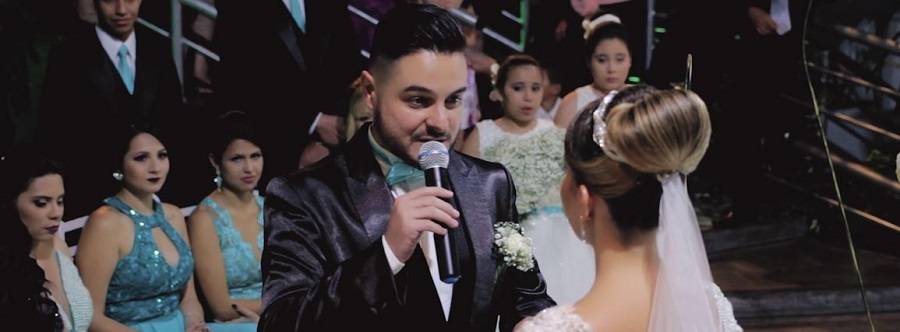 بالفيديو - في حفل زفافهما اعترف بأنه يحب فتاة أخرى وأشار بإصبعه... وهوية تلك الفتاة صادمة