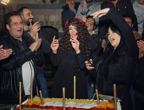 بالصور - كاريس بشّار ترقص بعيد ميلادها مع ديمة بياعة في كواليس 