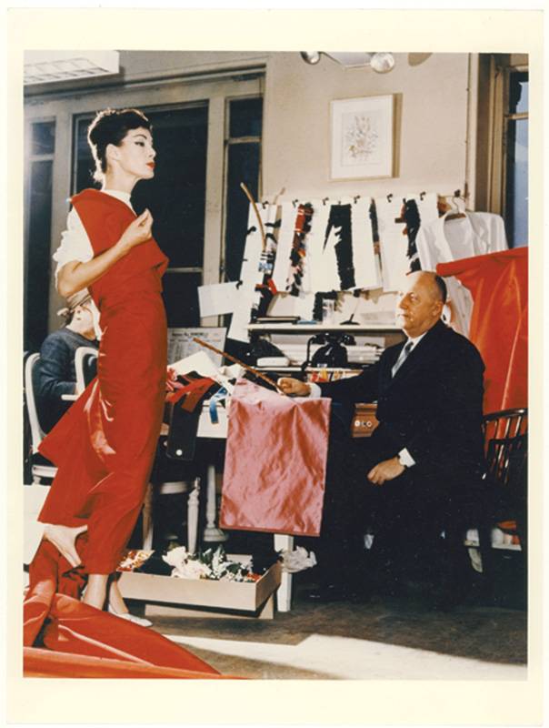 DIOR V&A Christian Dior with model Lucky, circa 1955. Courtesy of Christian Dior