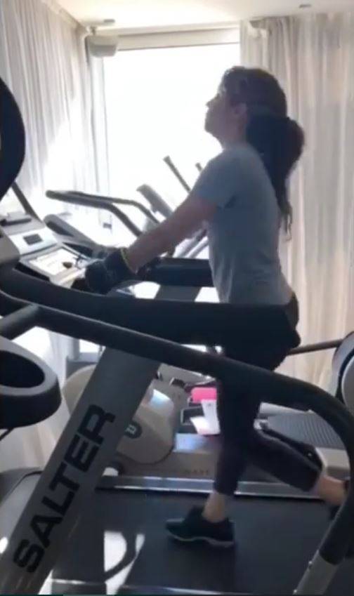 بالفيديو – رغم نحافتها فنانة شهيرة تصدم الجميع بأكل 4 أطباق باستا... هذا ما تفعله للحفاظ على رشاقتها