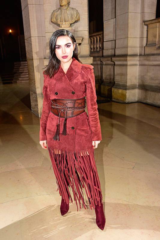 PARIS FASHION WEEK FRONT ROW
نجمات سرقن الأضواء بغرابة إطلالاتهنّ