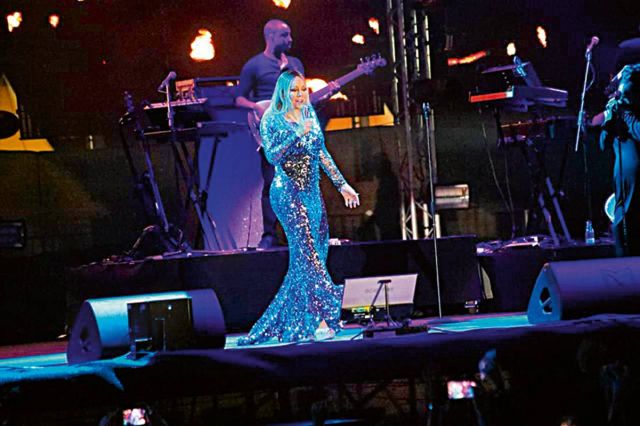 عينٌ على السعودية:
حفل ماريا كاري وبوتشيلي وتكريم أول مغنية بوب سعودية