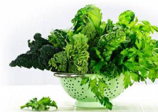 بالملعقة فقط يمكنك منع تعفن الخضار في ثلاجتك... جرّبي هذه الحيلة