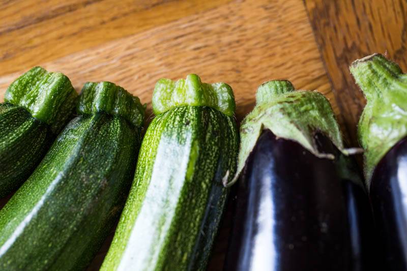 هذه الحيلة تحول حفر الكوسى والباذنجان إلى تسلية... لا تنسيها