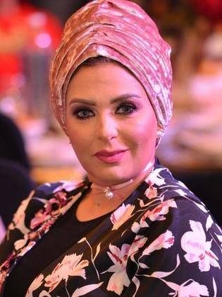 بالصور - صابرين تثير ضجة بفستانها الغريب.. وهذا ما وضعته على رأسها