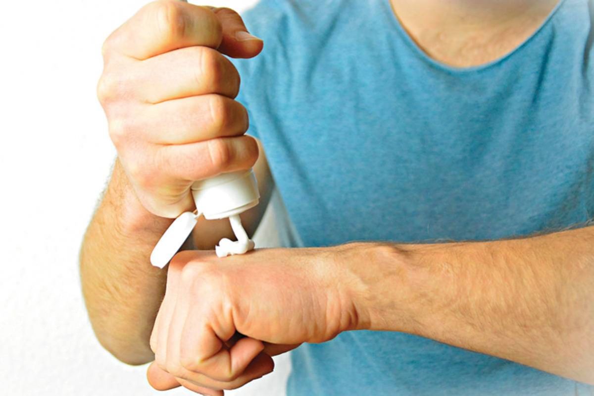 4 طرق لمحاربة جفاف بشرة اليدين هذا الشتاء