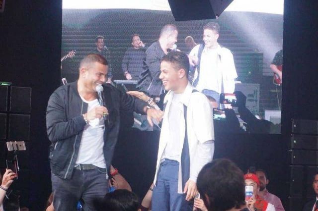 إبن عمرو دياب يحدث بلبلة بسبب صورة تحرج والده!