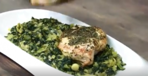 بالفيديو - اليك وصفة الدجاج بحبوب الفلفل مع الليمون والسبانخ