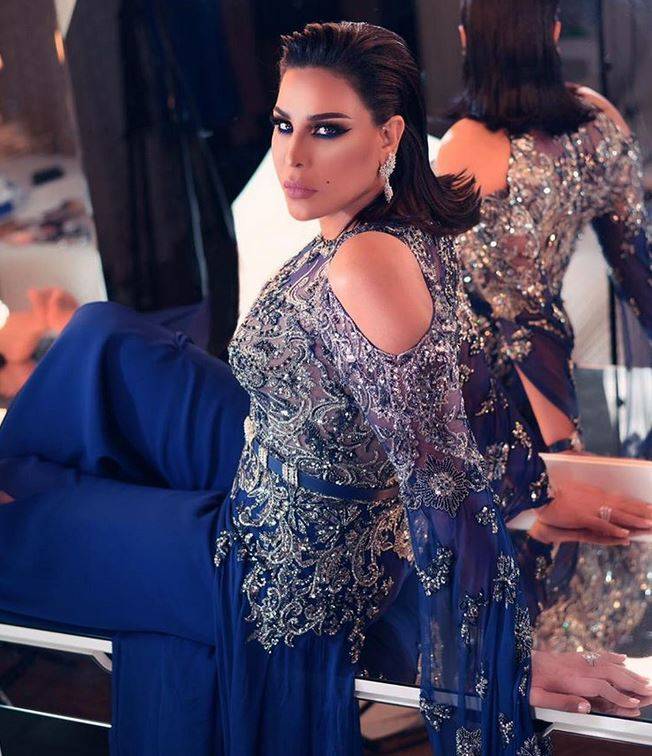 بالفيديو - تسريب مقطع مصور لأحلام وهي تتمايل بملابس المنزل أمام هذا الفنان