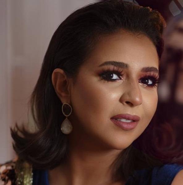 إطلالة غريبة ولكن ساحرة لإيمي سمير غانم!