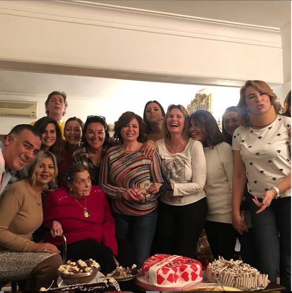 الفنانون يحتفلون بعيد ميلاد يسرا