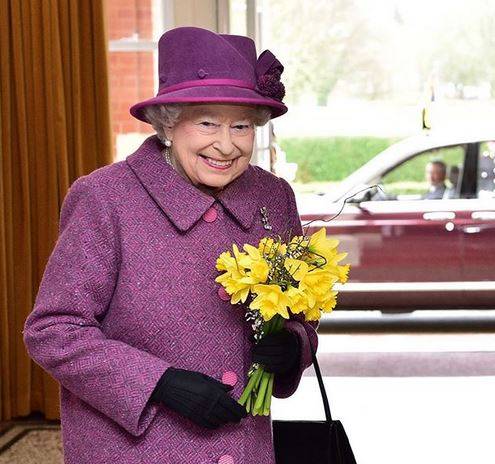 بالصور - أول منشور للملكة اليزابيت على 