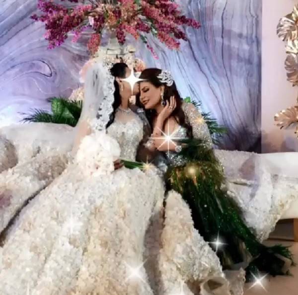 بالفيديو - إلهام الفضالة تجهز حفلاً خاصاً لإعلان نوع جنين ابنتها.. والجمهور يحرجها