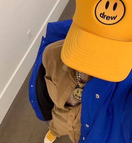 نجم شاب يدخل الى المصح للتخلص من الادمان.. وزوجته تهدده