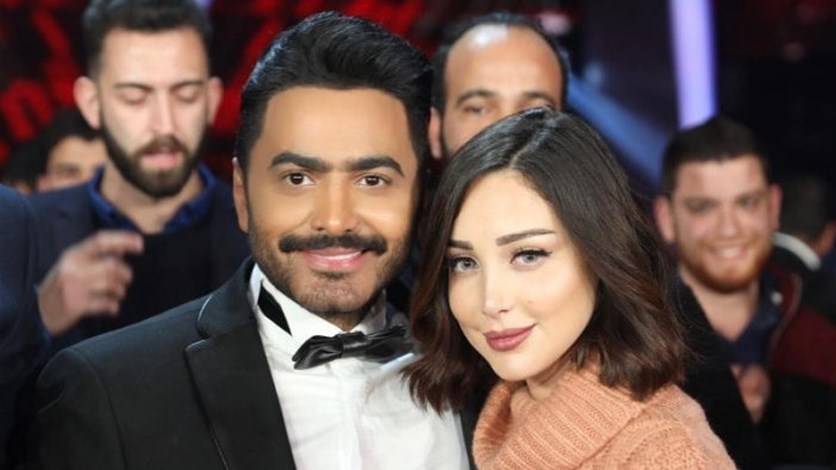 بالصور - فرد جديد ينضم إلى عائلة تامر حسني.. هذا ما فعلته ابنتيه به
