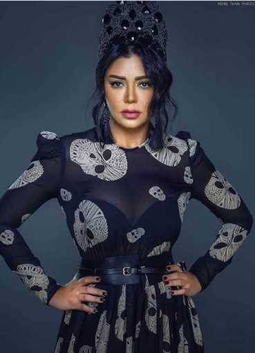 بالفيديو والصور: رانيا يوسف تستعرض عضلاتها في الجيم وتثير ضجة بإطلالة جديدة