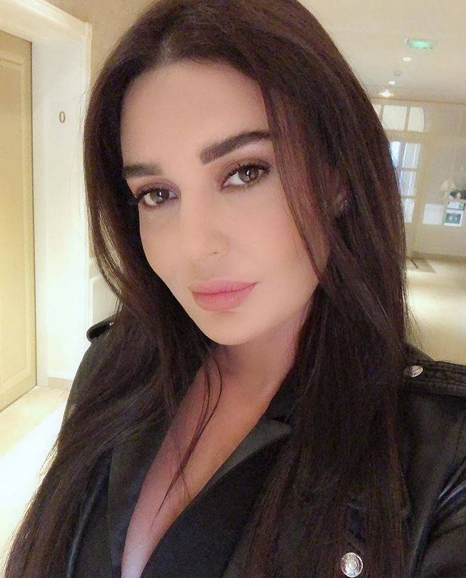 بالفيديو – سيرين على طبيعتها التامة مع ابنها كريستيانو