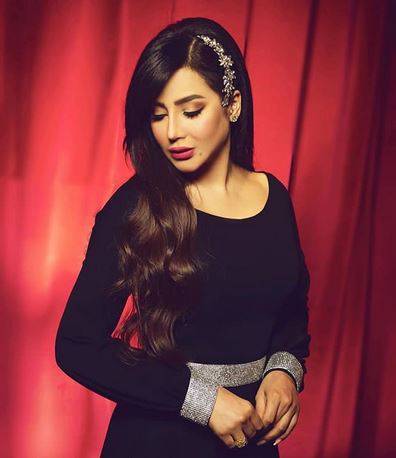 لجين عمران تتخطى ازمة ثروتها بطريقتها الخاصة.. شاهدوا ماذا فعلت