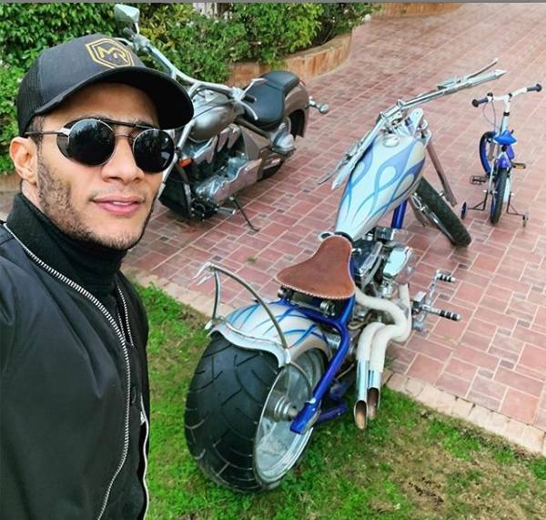 بالصور - أزمة طريفة بين محمد رمضان وابنه.. ماذا حدث؟