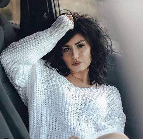 بالصور - منة فضالي تضج أنوثة وجاذبية بلوك جديد.. شاهدوه