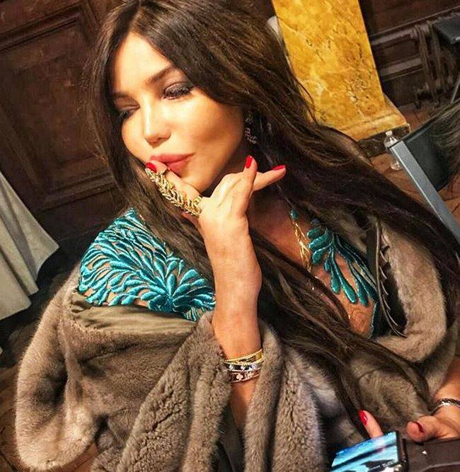 بعد رقصها الفاضح - سخرية من مي حريري لعدم فهمها اللغة الإنكليزية... نعت هذا الشخص في يوم ميلاده