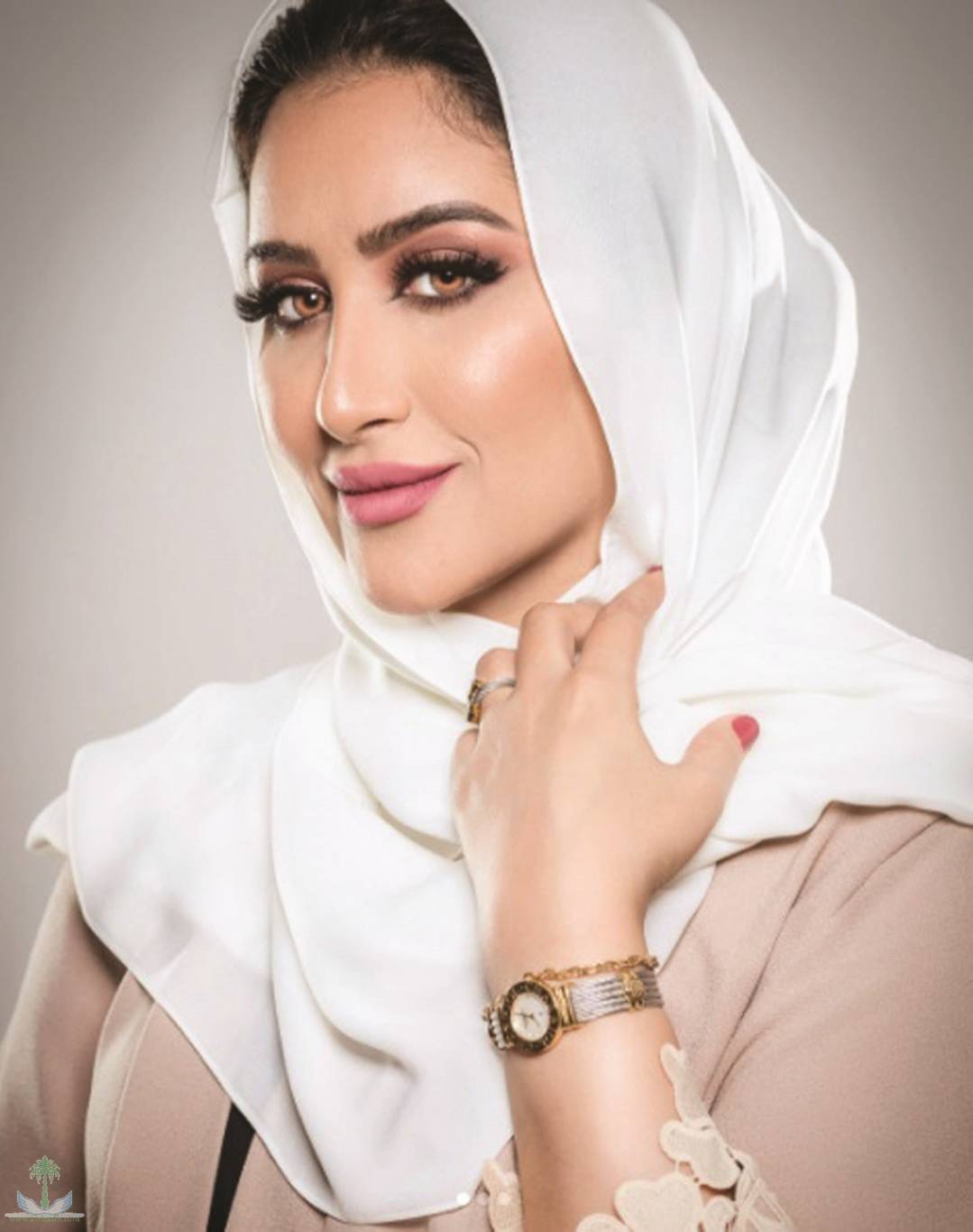 بالفيديو - إعلامية سعودية في mbc تتلقى هدايا غريبة من رجال أعمال