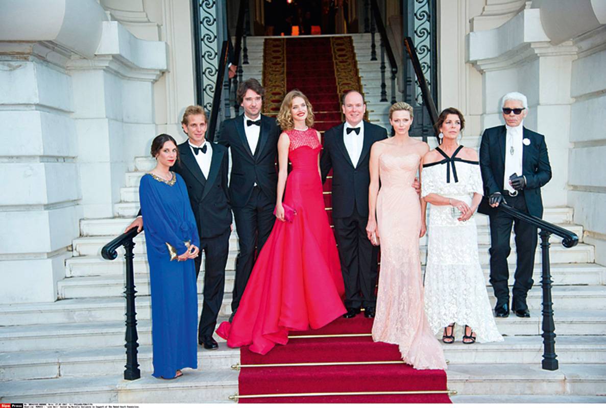 Karl Lagerfeld
محطات بارزة في حياة المصمّم الراحل