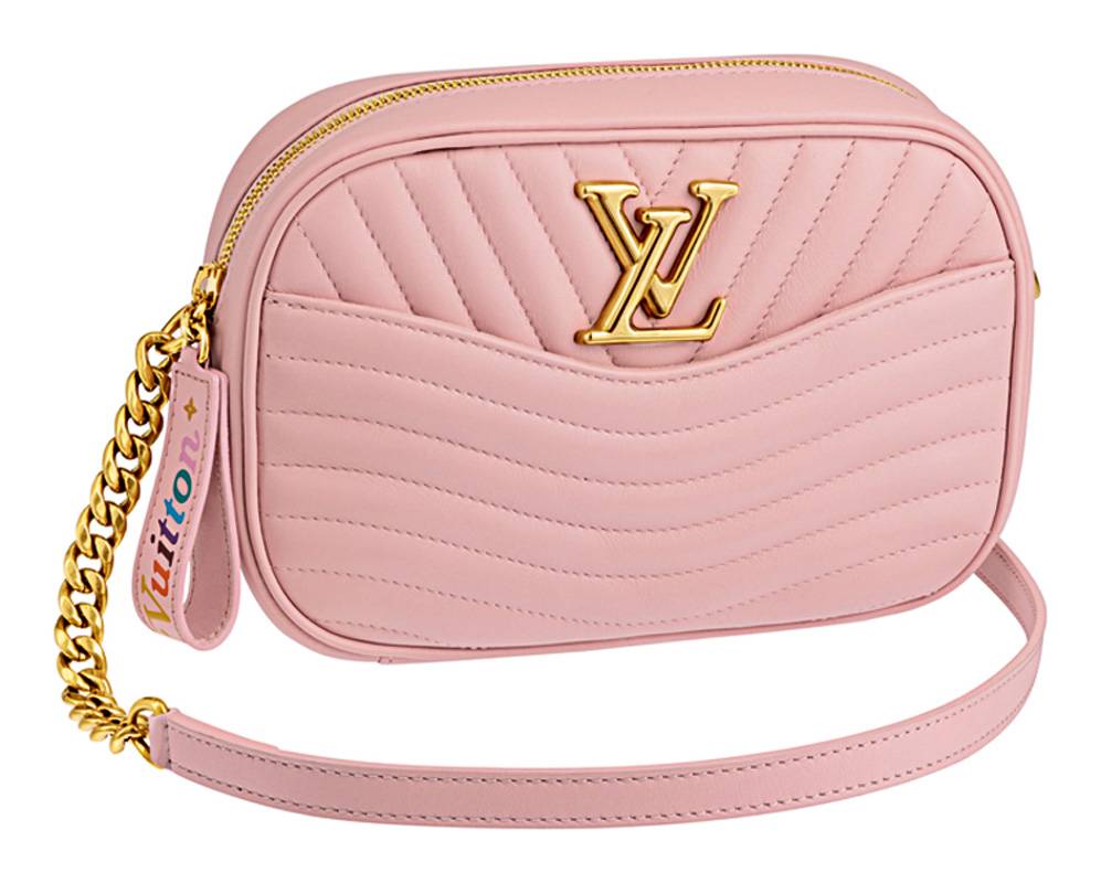 Louis Vuitton
شعار الدار يزيّن حقائبها الملوّنة للربيع والصيف