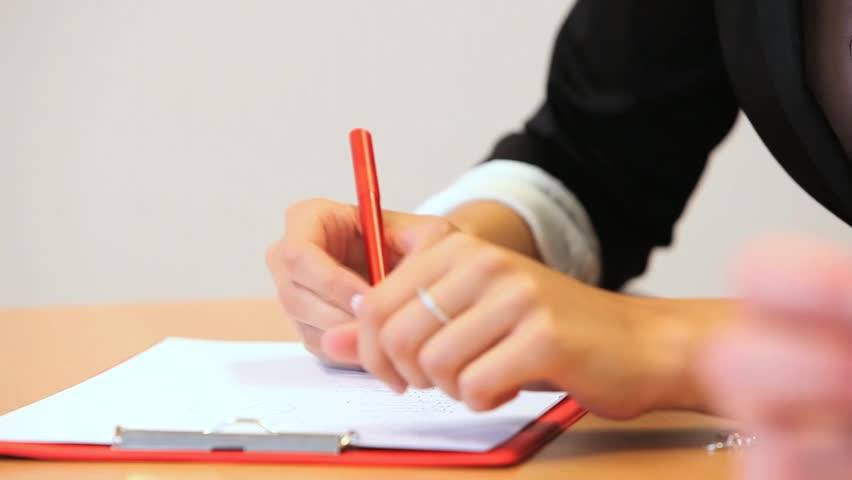 هكذا يساعدكم القلم والورقة على خسارة الوزن