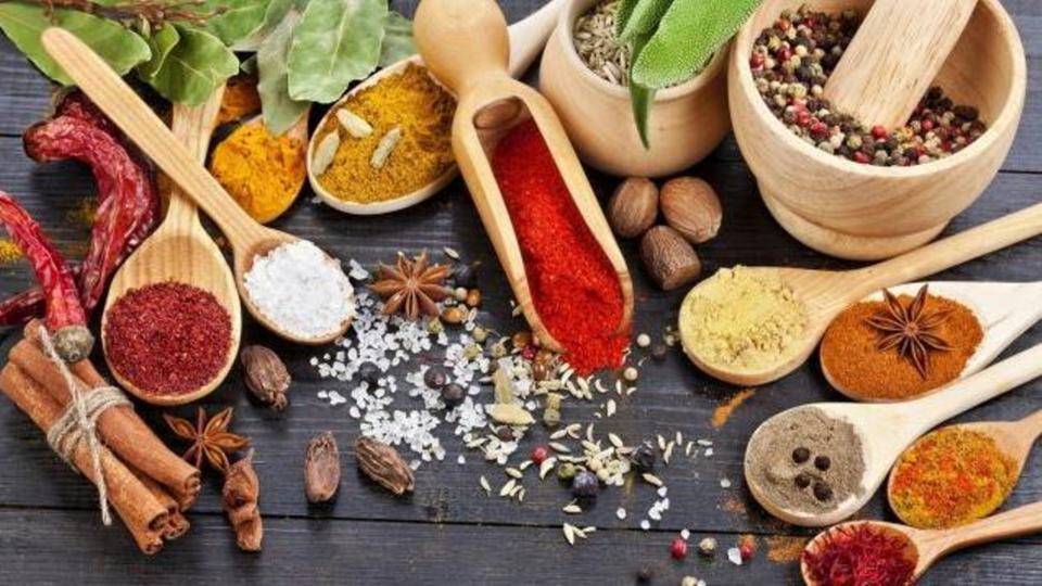 23 نوعا من الأعشاب والتوابل المطيبة في المطبخ تكافح السمنة والسرطان وغيرها