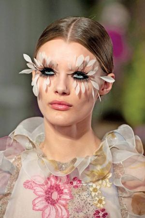 أبرز صيحات 
ماكياج العينين 2019