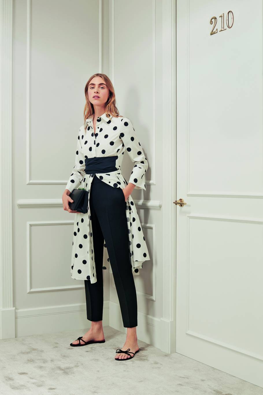 ELLA INSIGNIA
حقيبة الأناقة والأداء العملي
CH Carolina Herrera