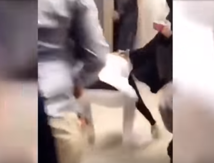 بالفيديو - مشاجرة عنيفة بين نساء داخل مستشفى في الكويت