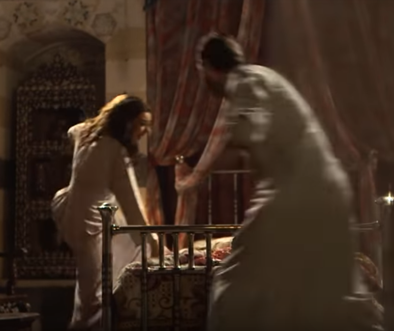 بالفيديو - معركة حامية بين نجمين سوريين في الكواليس