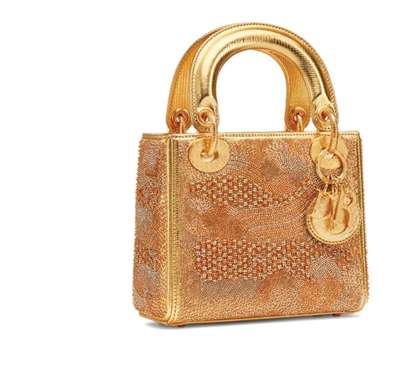 Star of the week
LADY DIOR
By Olga De Amaral
تحفة ذهبية في يدك