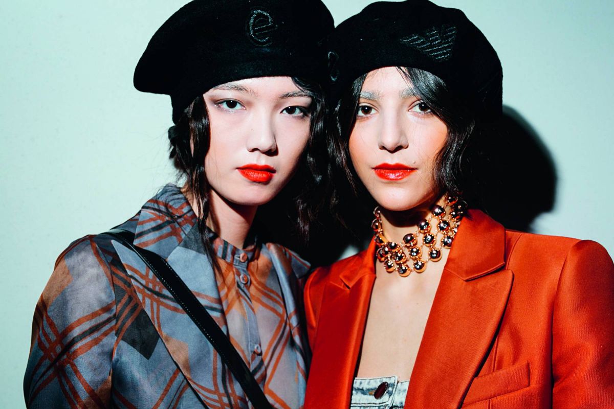 Giorgio Armani
خطوة بخطوة الى ماكياج العارضات