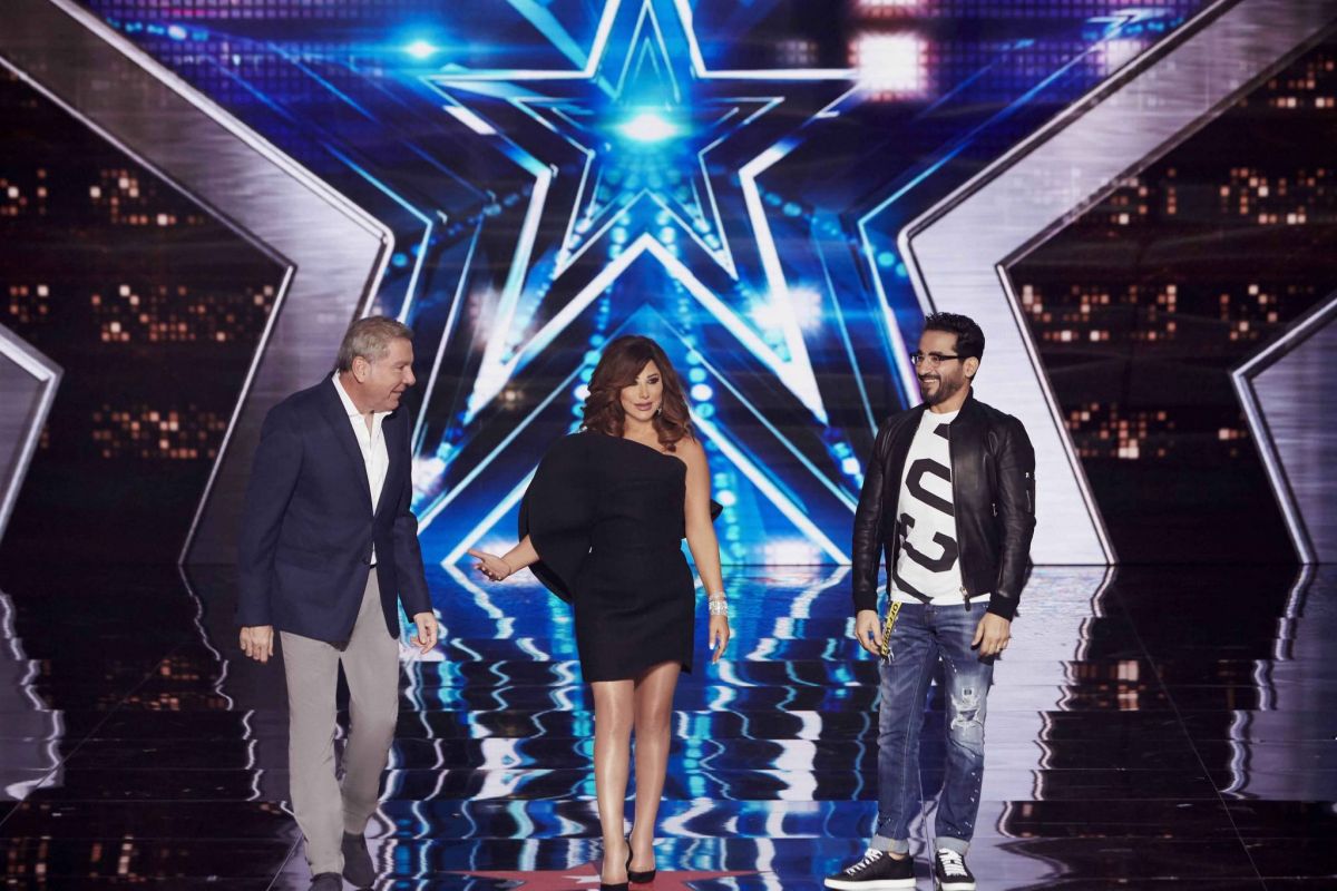 بالصور  والفيديو - نجوى كرم تهدد بمغادرة Arabs Got Talent وتلعب بالطائرة