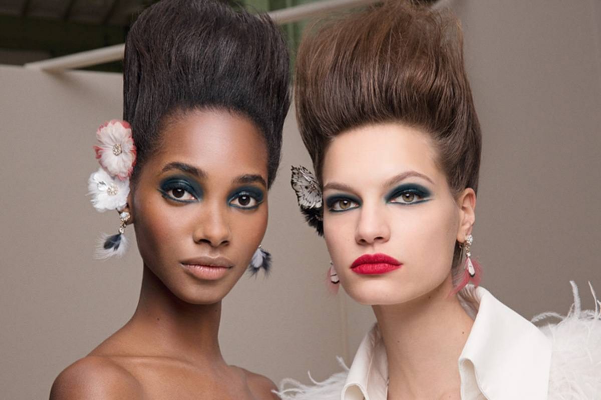 Backstage Défilé
CHANEL
Haute Couture Printemps-Eté 2019
خطوة خطوة لماكياج عارضات شانيل للربيع والصيف