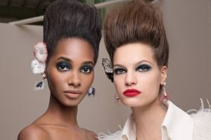 Backstage Défilé
CHANEL
Haute Couture Printemps-Eté 2019
خطوة خطوة لماكياج عارضات شانيل للربيع والصيف