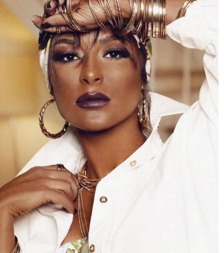 بالصورة - مَن هي هذه الفنانة اللبنانية بعد تغيير شكلها؟ لن تصدقوا