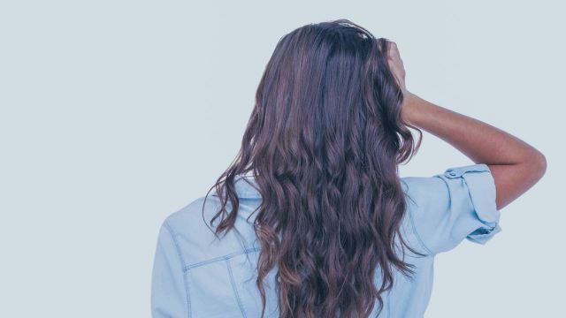 بالفيديو - نجمة خليجية تكشف ما فعلته لتبييض بشرتها مثل مايكل جاكسون... 