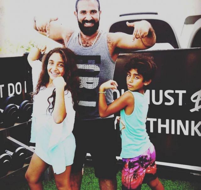 أحمد سعد وولداه