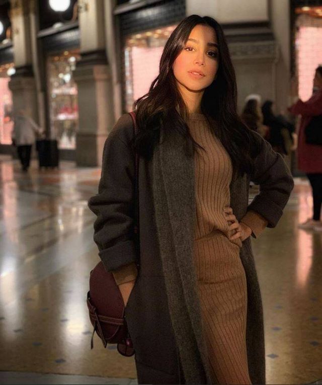 أسيل عمران تشعل المواقع بما أضافته إلى إطلالتها... ستقلدينها عندما تعرفين السر