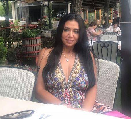 بالصور - إطلالة جريئة جديدة لرانيا يوسف تعرضها للانتقاد