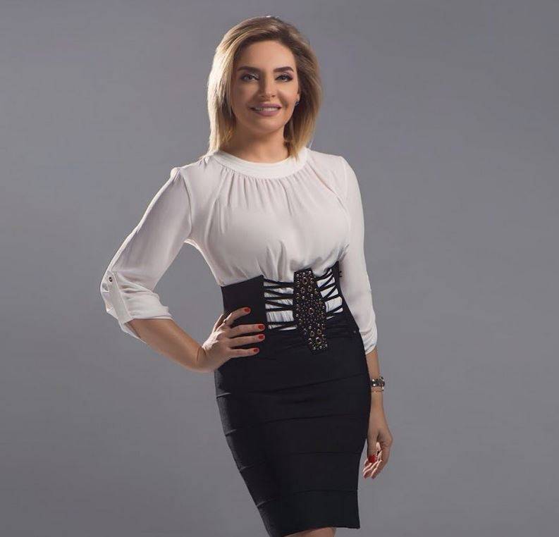 بالصورة - لماذا ذكّرت زوجة عابد فهد الجميع بفستان رانيا يوسف؟ شاهدوها