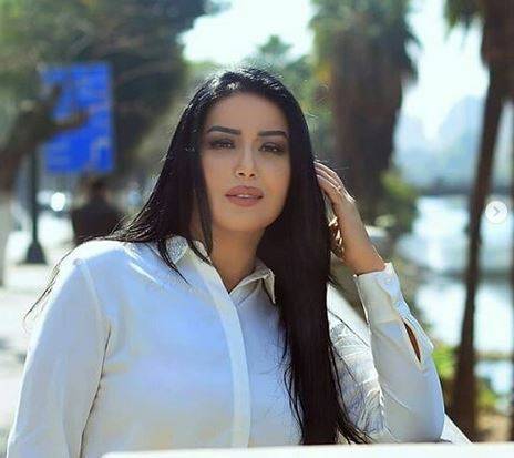 بالصور - سمية الخشاب تخدع الناس بصورها.. شاهدوا ماذا تفعل لتبدو أنحف