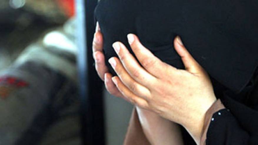 شاهدتها طفلتها مع عشيقها وعندما هددتها بفضحها قتلتها